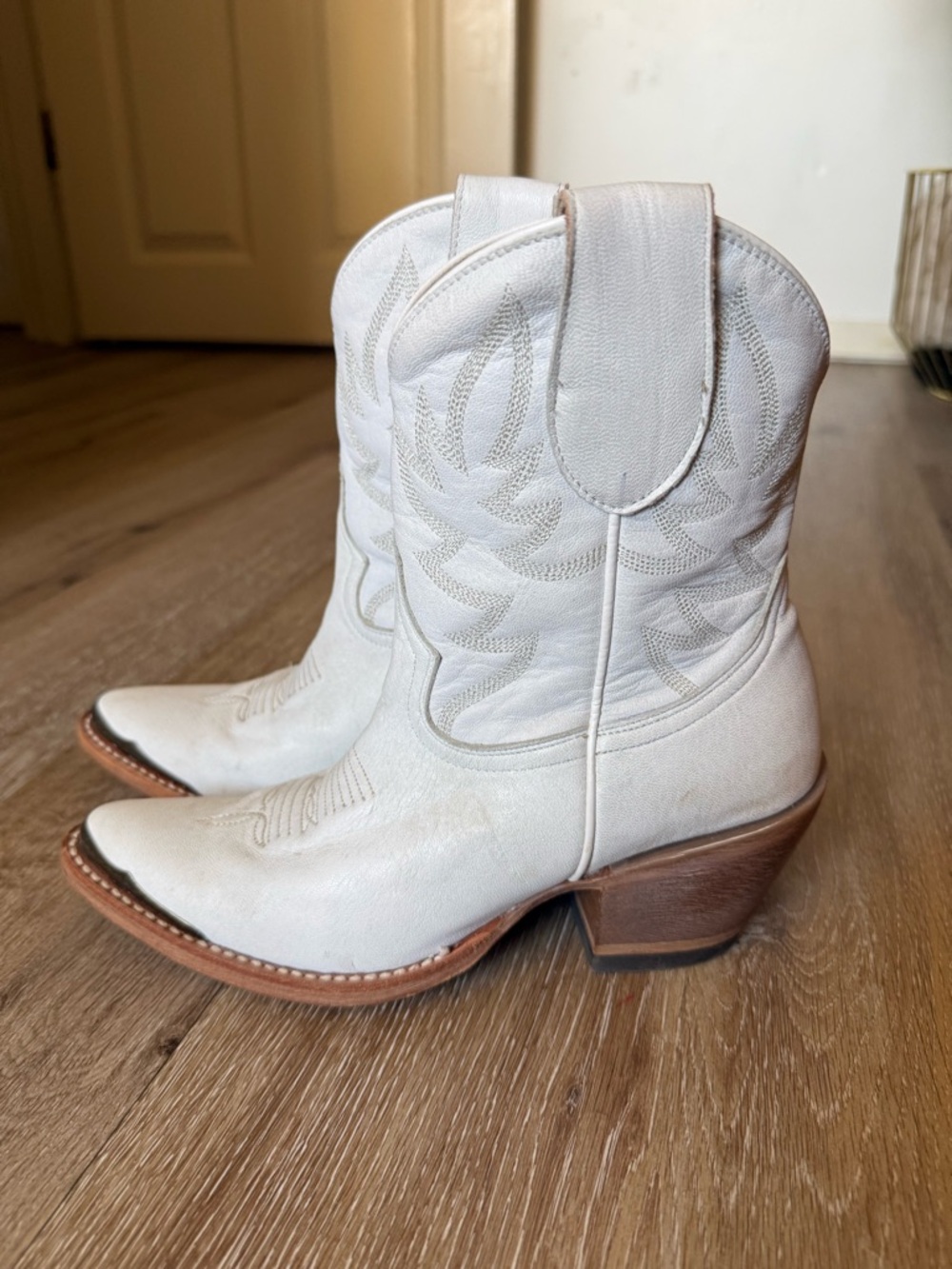 Idyllwind White Western Boots with Stacked Heel